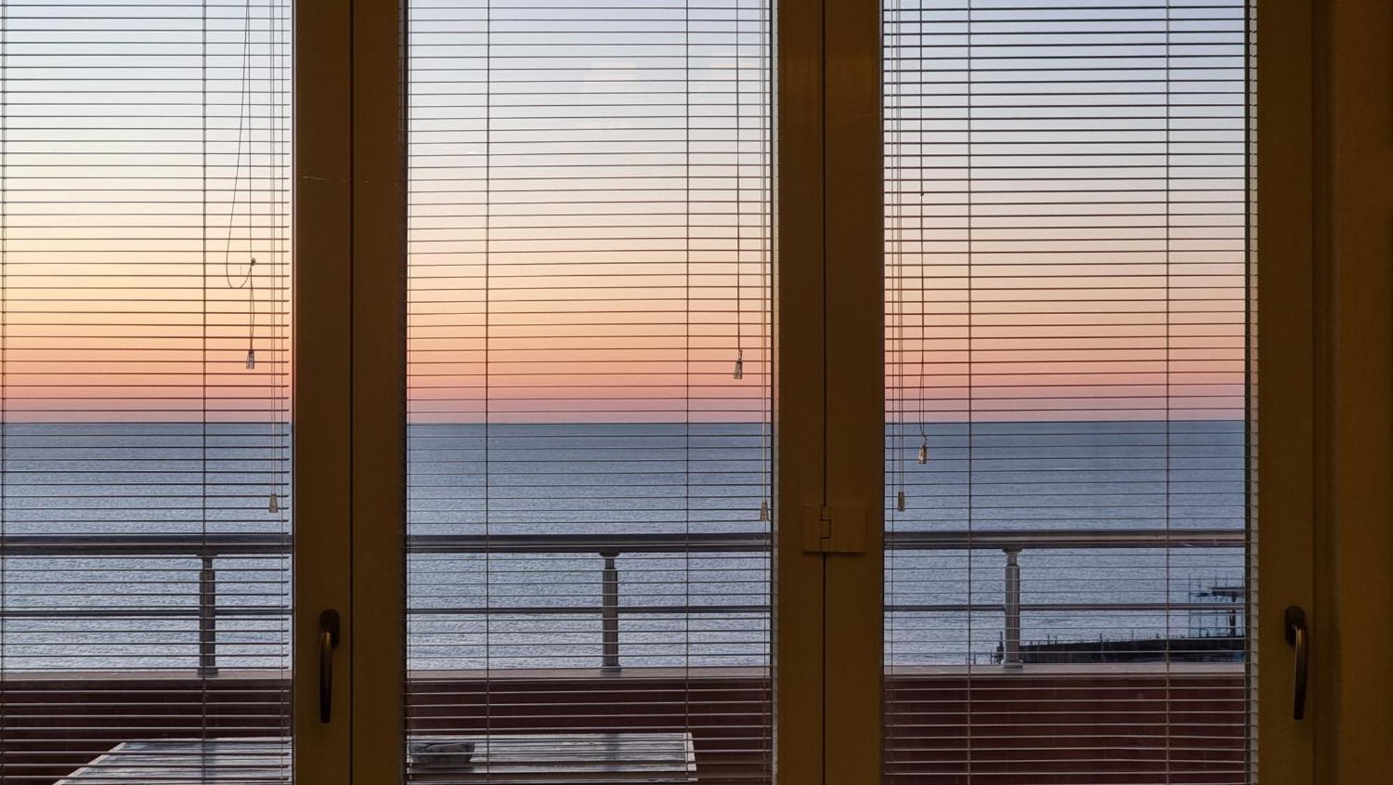 Sunset Seaview Apartment Durrës Exteriör bild